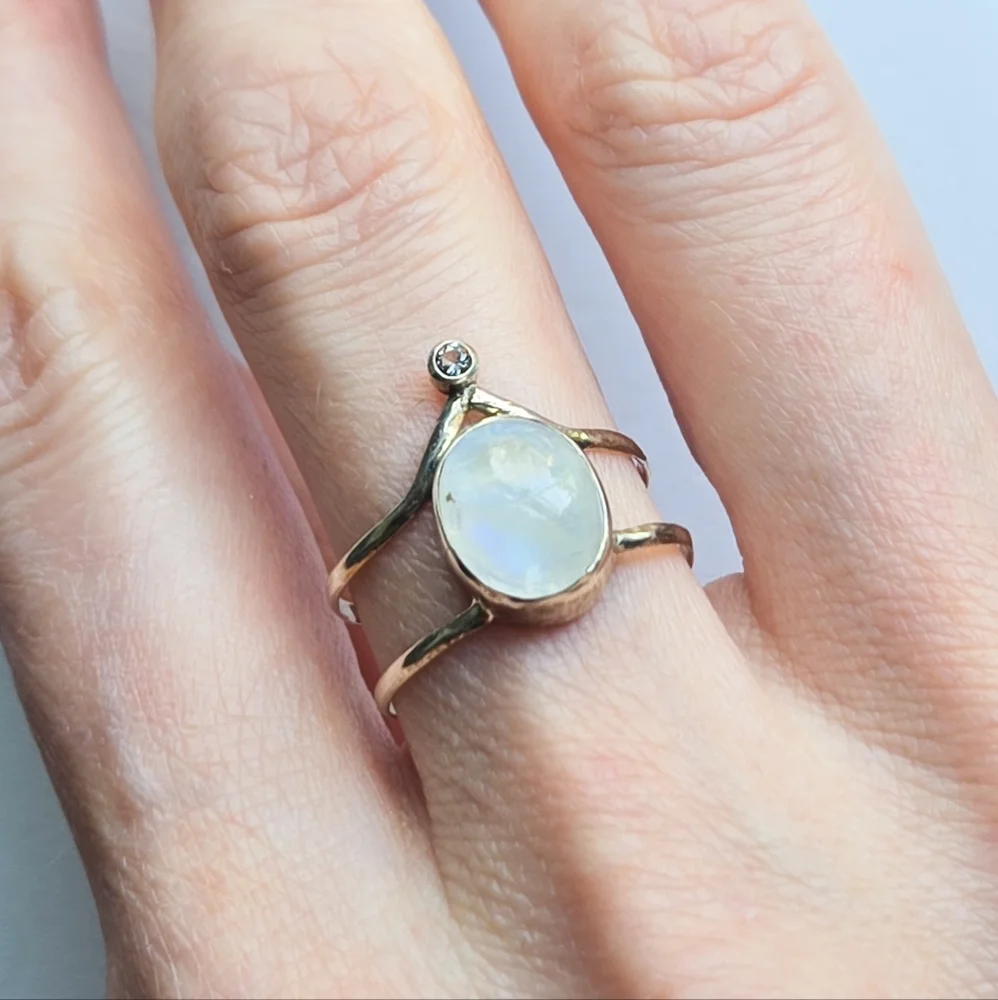 🦋LAST🦋 NWT Bentley & Lo Moonstone and Topaz .925 Ring